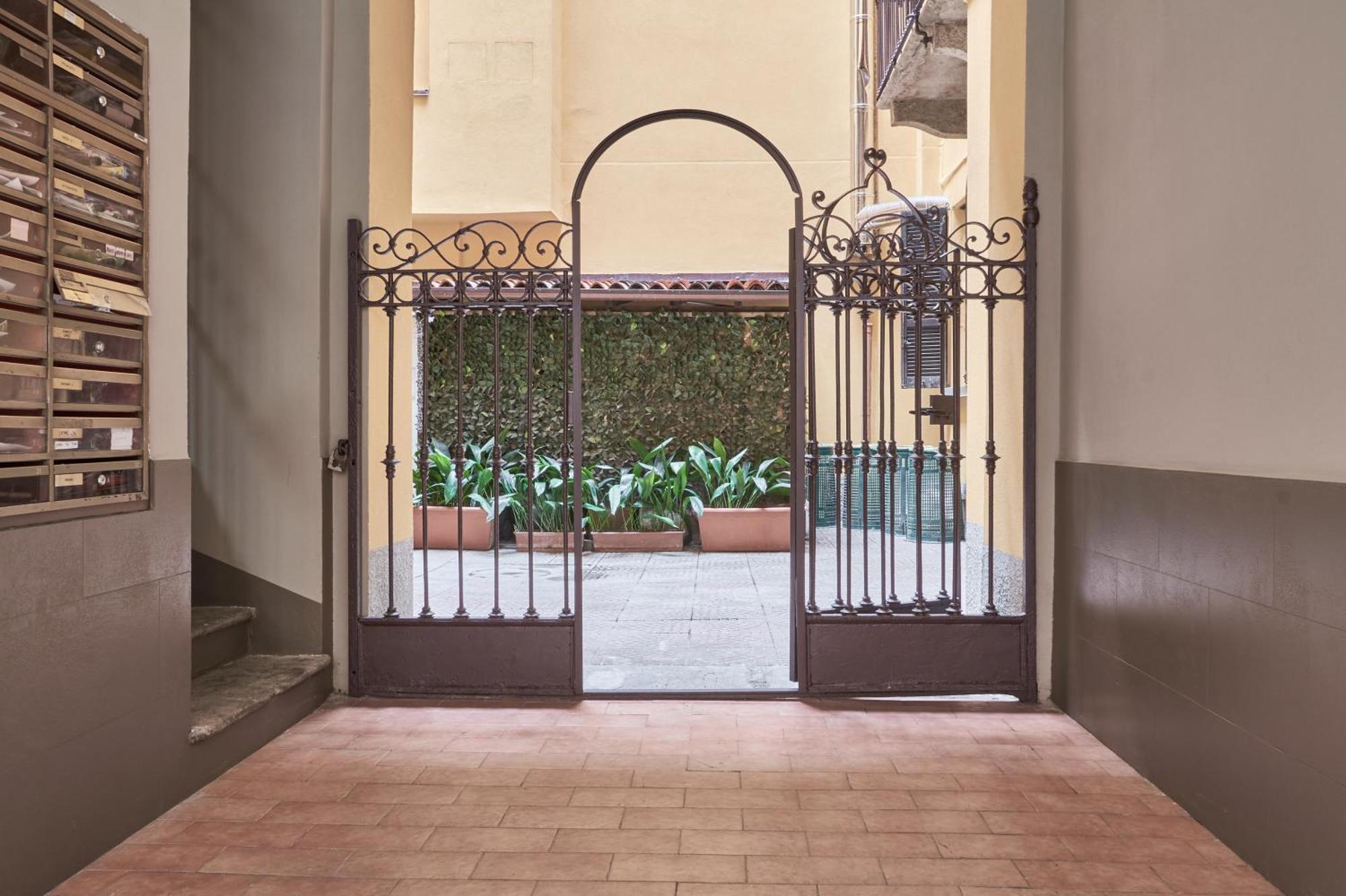 Elegante Appartamento Minimal Dai Tocchi Botanici Mediolan Zewnętrze zdjęcie